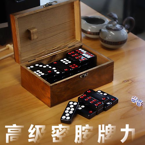 Sinh viên thăm gian hàng sách, một hoạt động hướng tới kỷ niệm 20 năm thành lập ĐHQGHN.